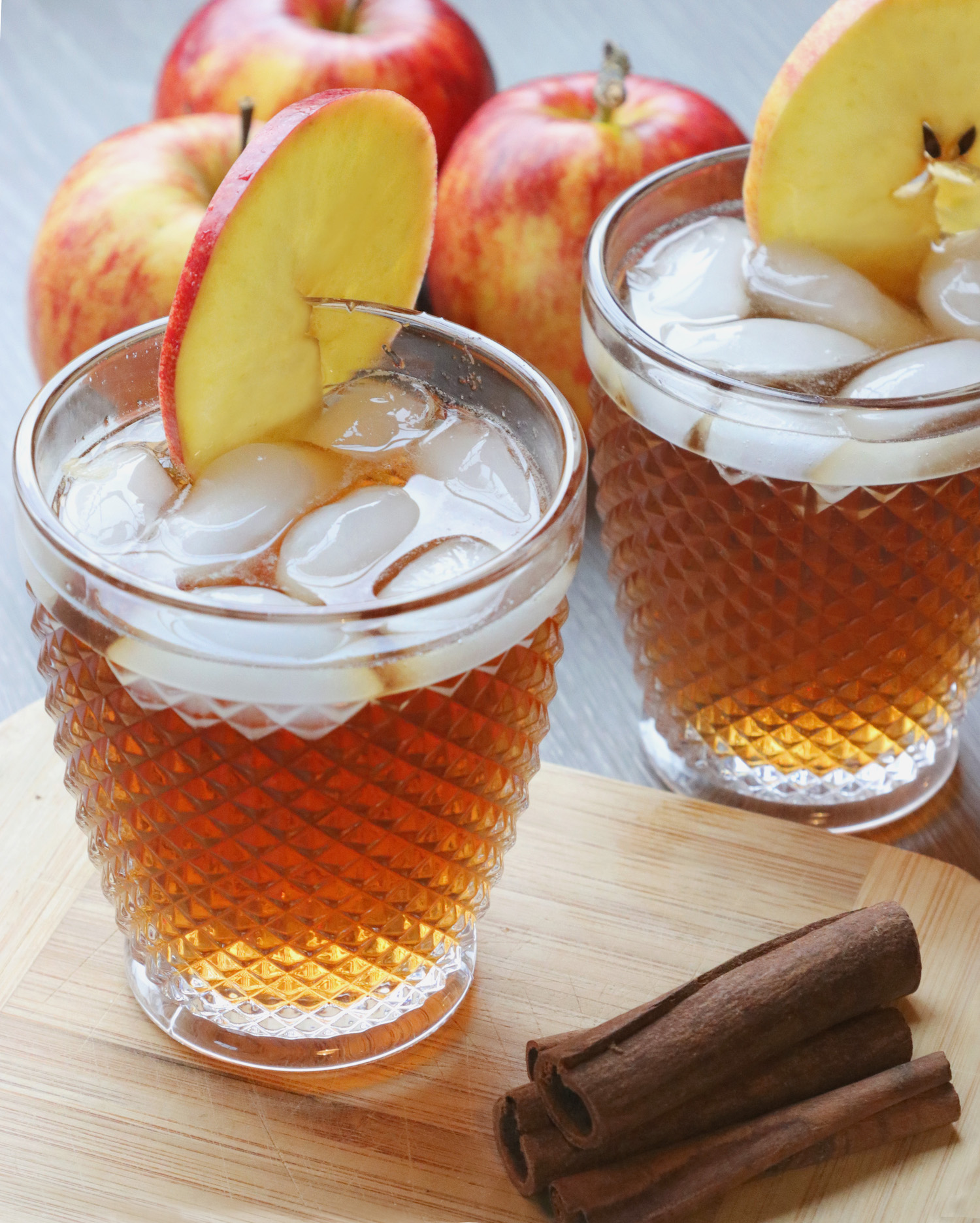 Recipe Notes | Autumn Spiced Apple Rum Cocktail - Humphrey Munson Blog 