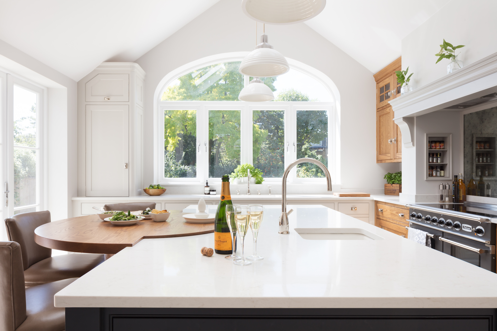 Barnes Village, Luxury Bespoke Kitchen - Humphrey Munson