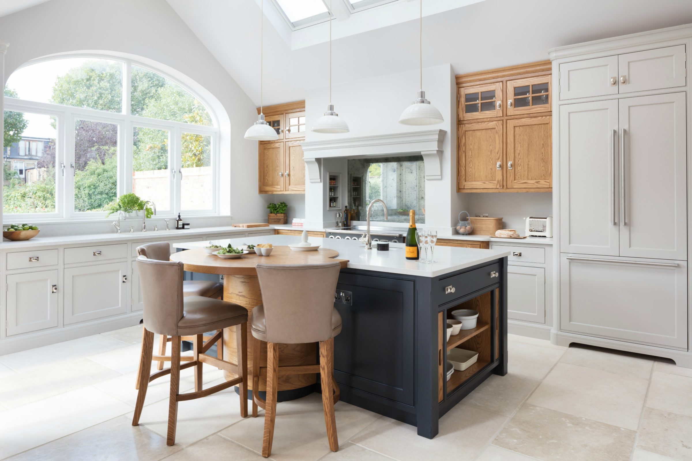 Barnes Village, Luxury Bespoke Kitchen - Humphrey Munson