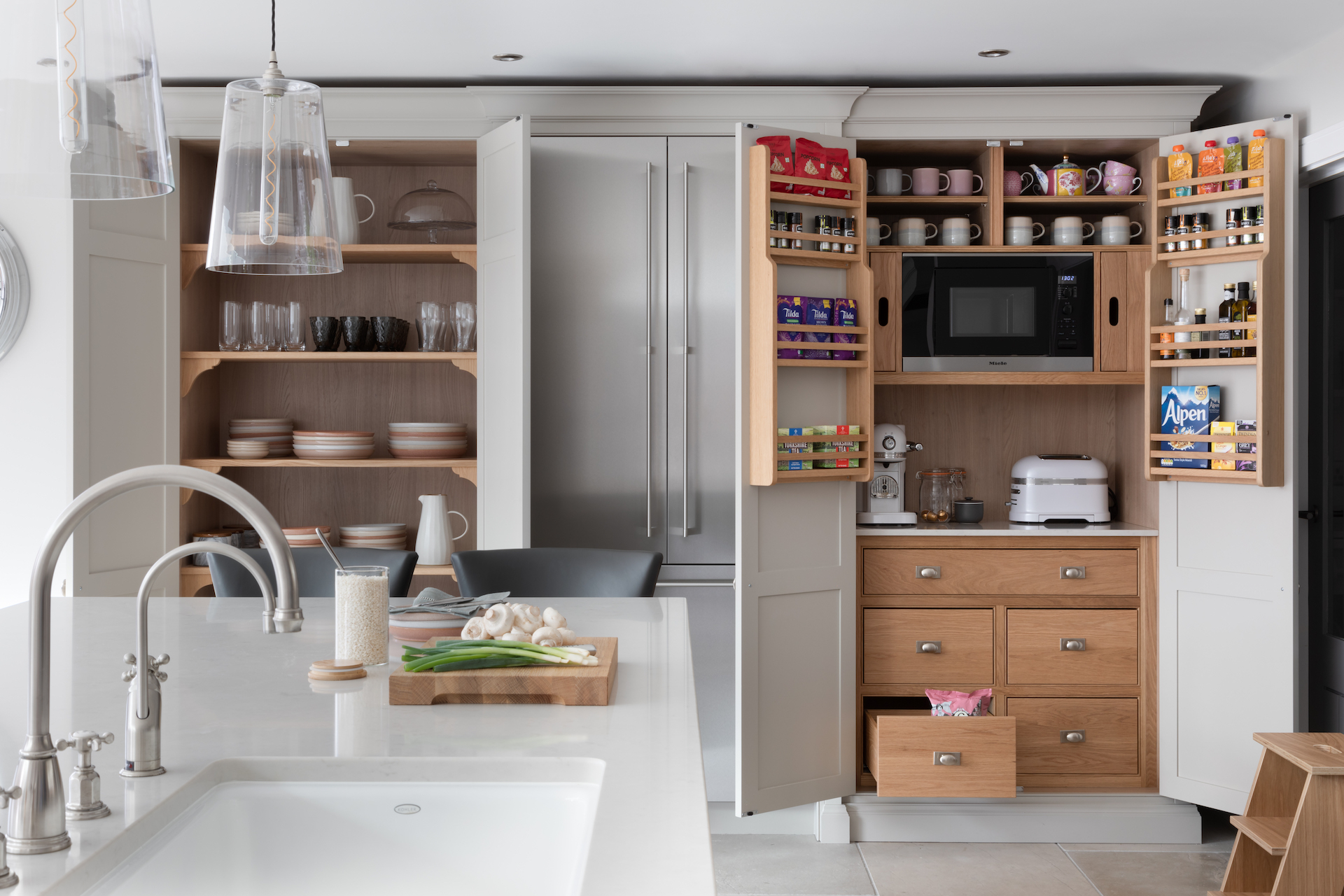 Classic Oak - Design Notes - Humphrey Munson