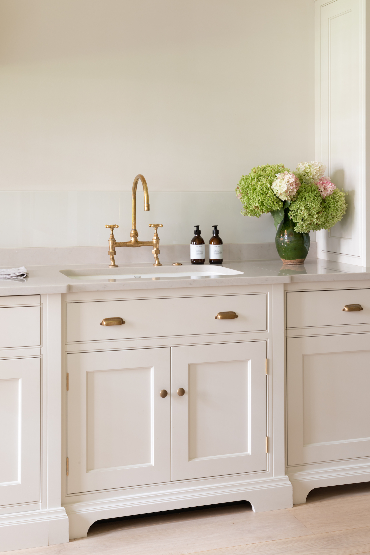 Knightsbridge Project - Linen paint colour - Humphrey Munson