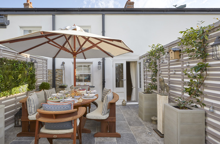 Mountain Ash House | By Katharine Pooley - Luxury interior design - Humphrey Munson Blog 