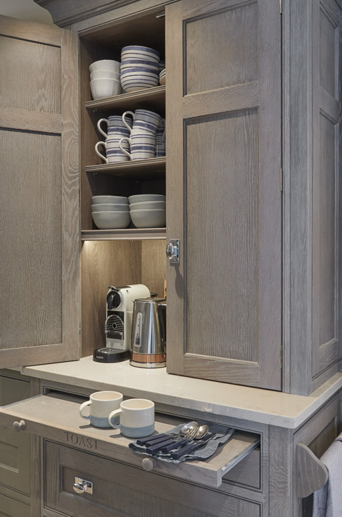 Mountain Ash House | By Katharine Pooley - Luxury interior design - Humphrey Munson Blog 