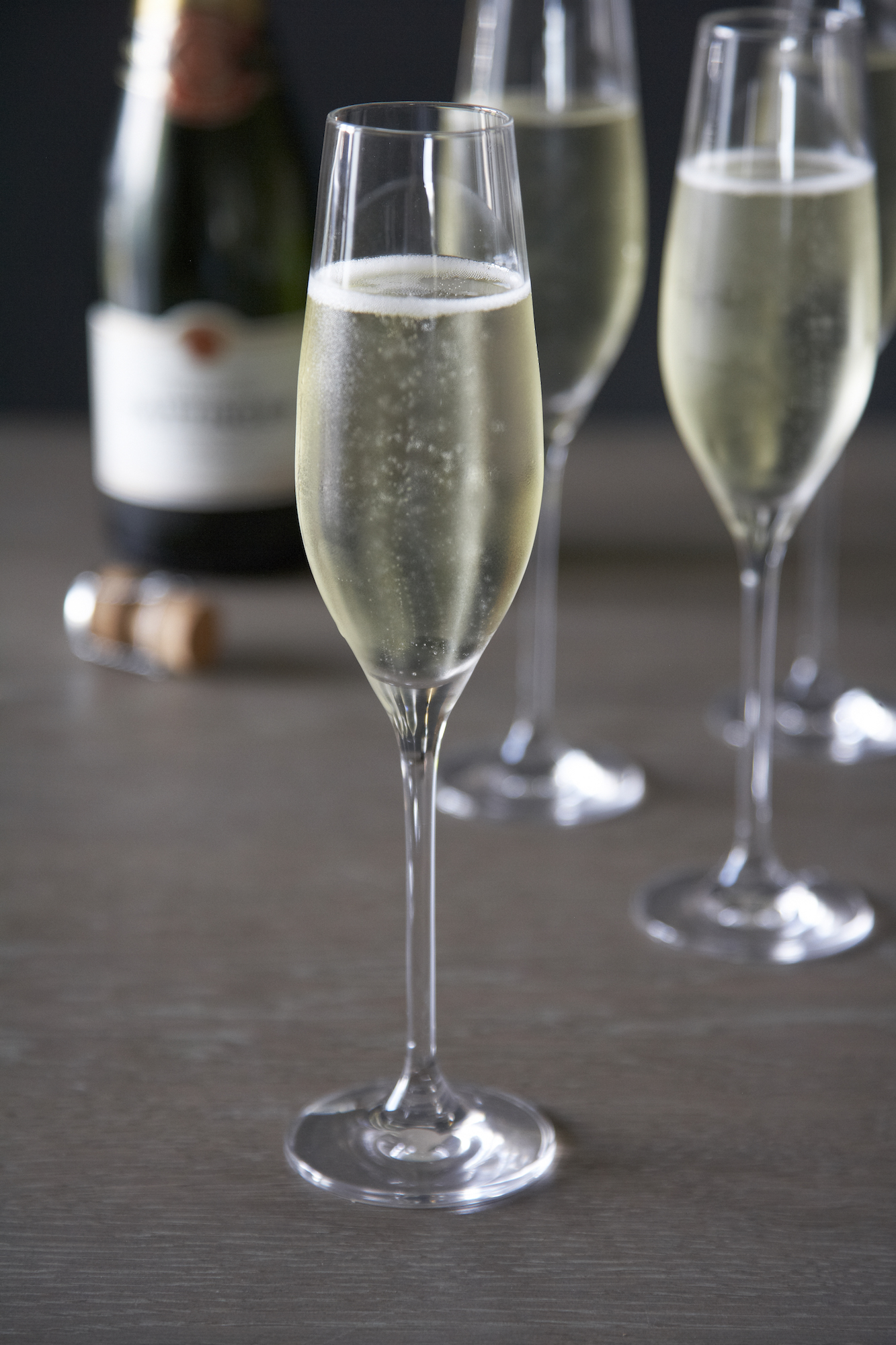 tatinger-champagne-in-dartington-flute-glasses-humphrey-munson-kitchen-1