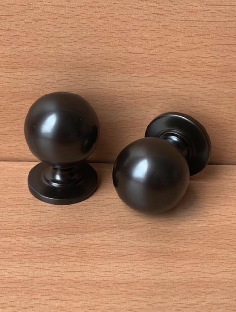 Ex-Display Claypole Knob in Bronze